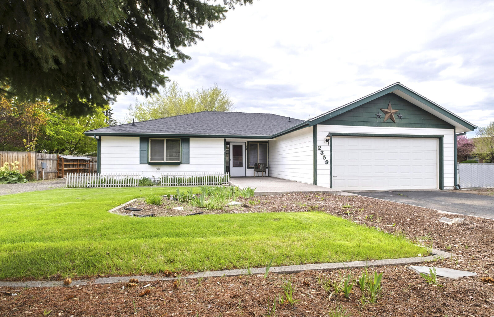 Property Photo: 2359 NW 12th Street OR 97756