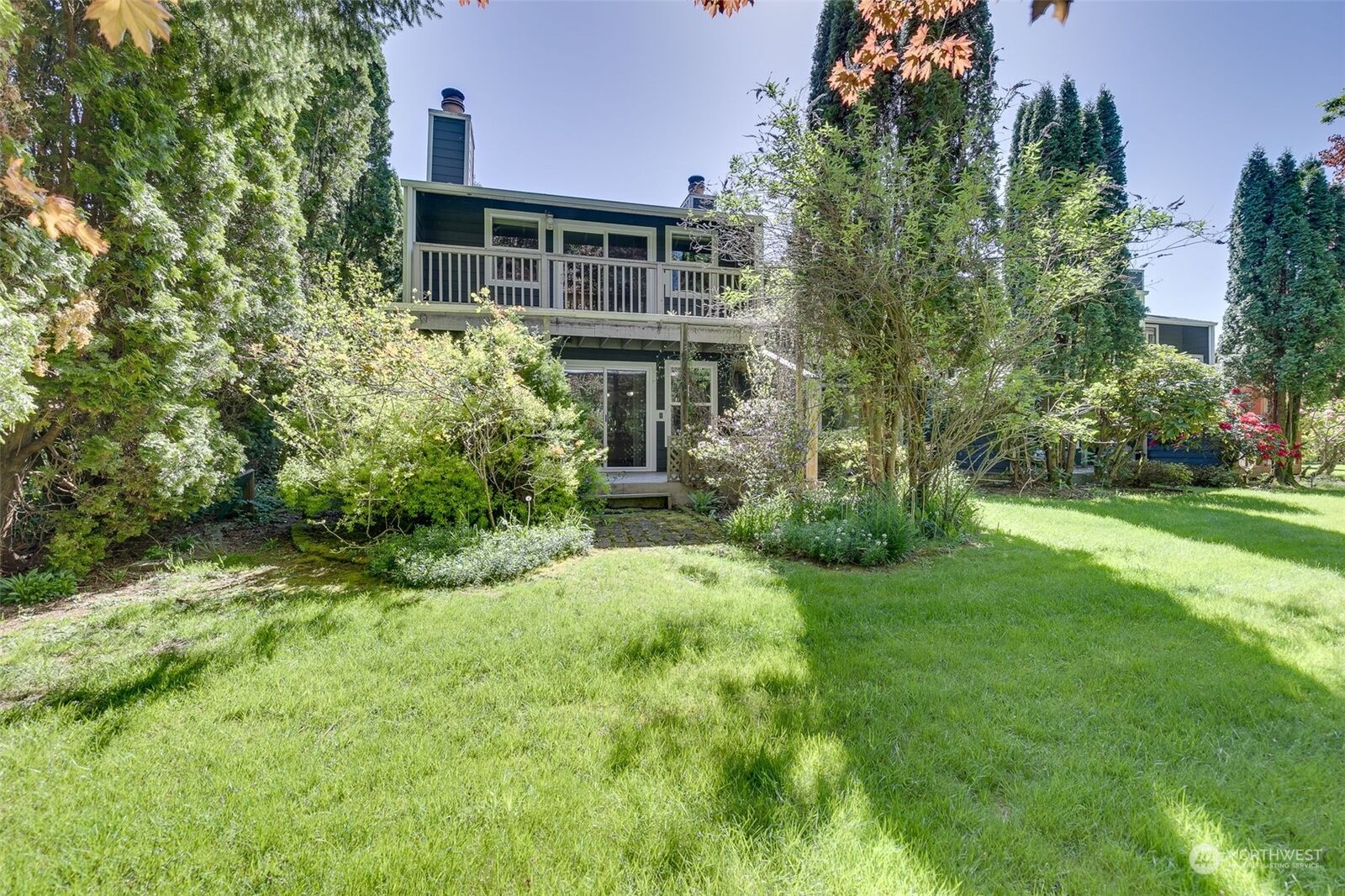Property Photo:  489 1st Avenue NW  WA 98027 