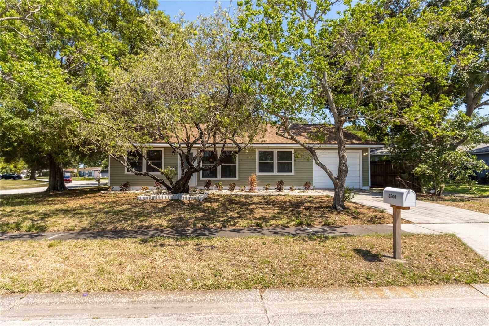 Property Photo: 6500 Briar Ridge Court N FL 33782