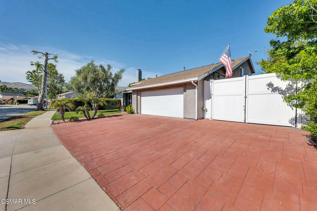 Property Photo:  140 Park View Drive  CA 91377 