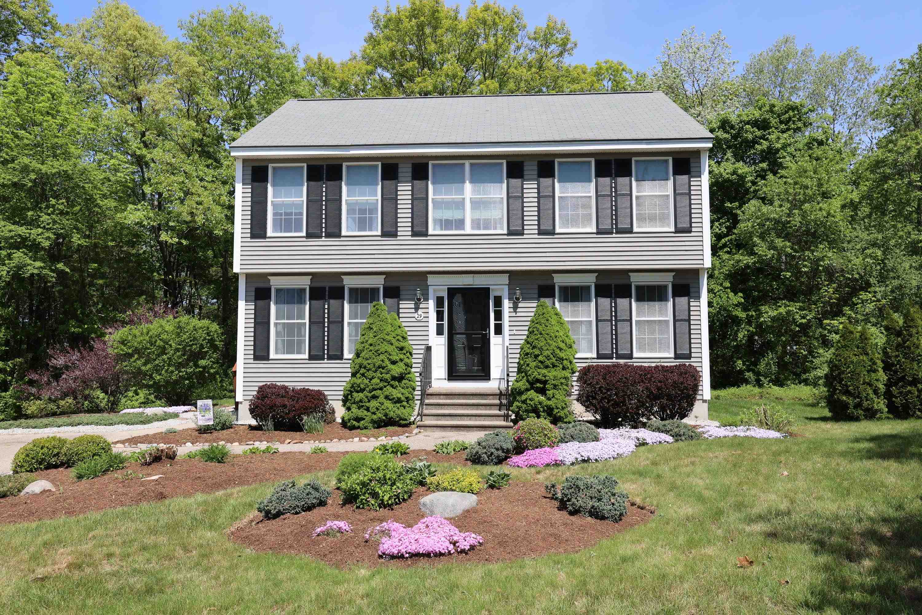 Property Photo: 29 Peaslee Drive NH 03275