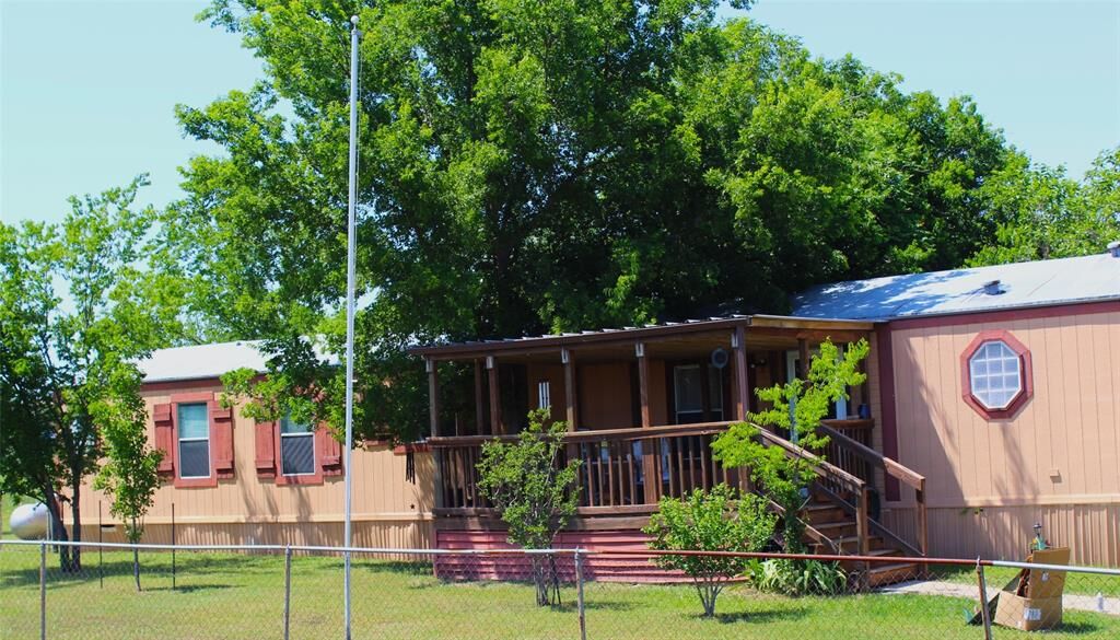 Property Photo: 817 Doc Holiday Road TX 76266