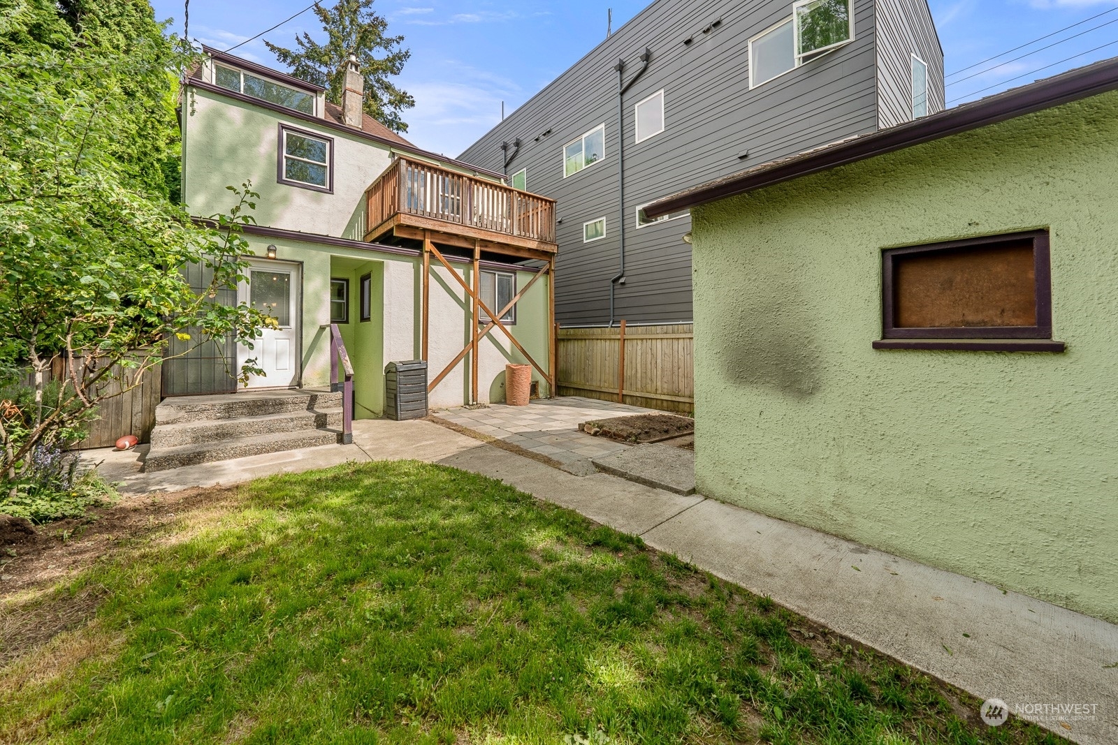 Property Photo:  905 18th Avenue  WA 98122 