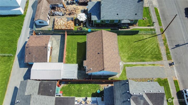 Property Photo:  705 3rd Street SW  WA 98371 