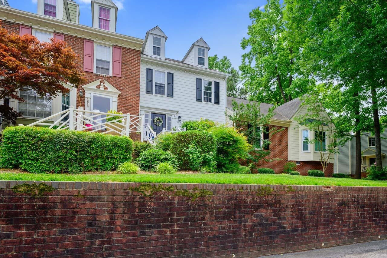 Property Photo: 2814 Bedfordshire Court NC 27604