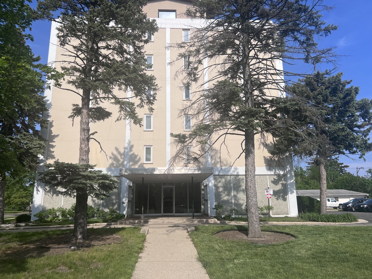 Property Photo: 5975 N Odell Avenue 4E IL 60631