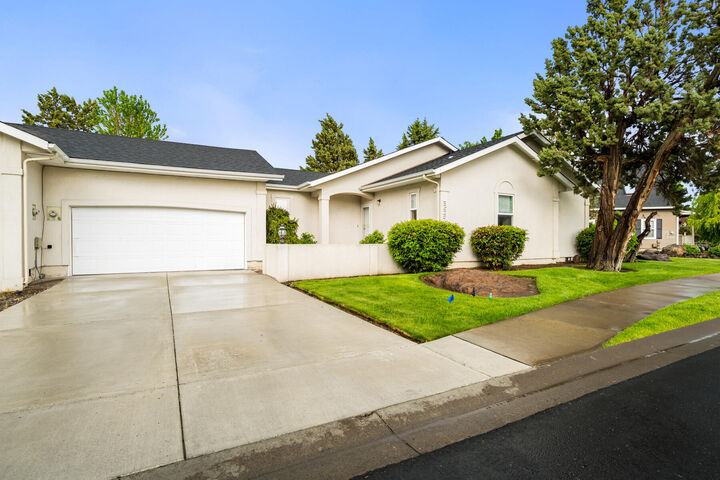 3597 SW Valleyview Drive  Redmond OR 97756 photo