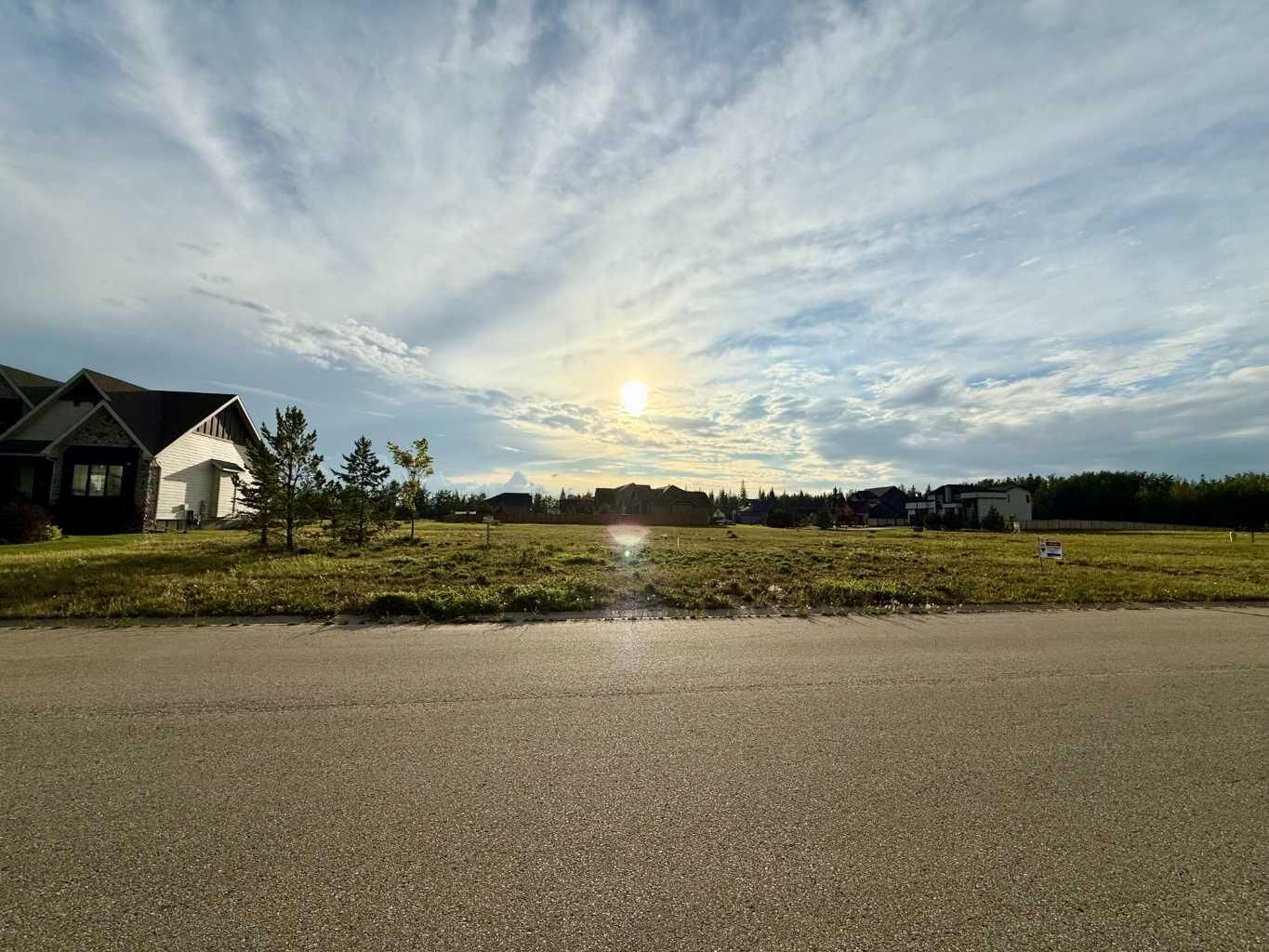 Property Photo: 5712 Poplar Lane AB T8W 0H3