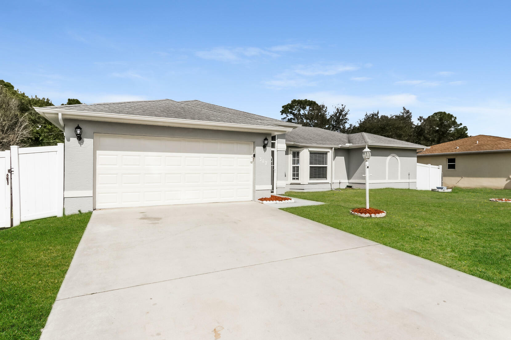 Property Photo:  317 SW Duxbury Avenue  FL 34983 