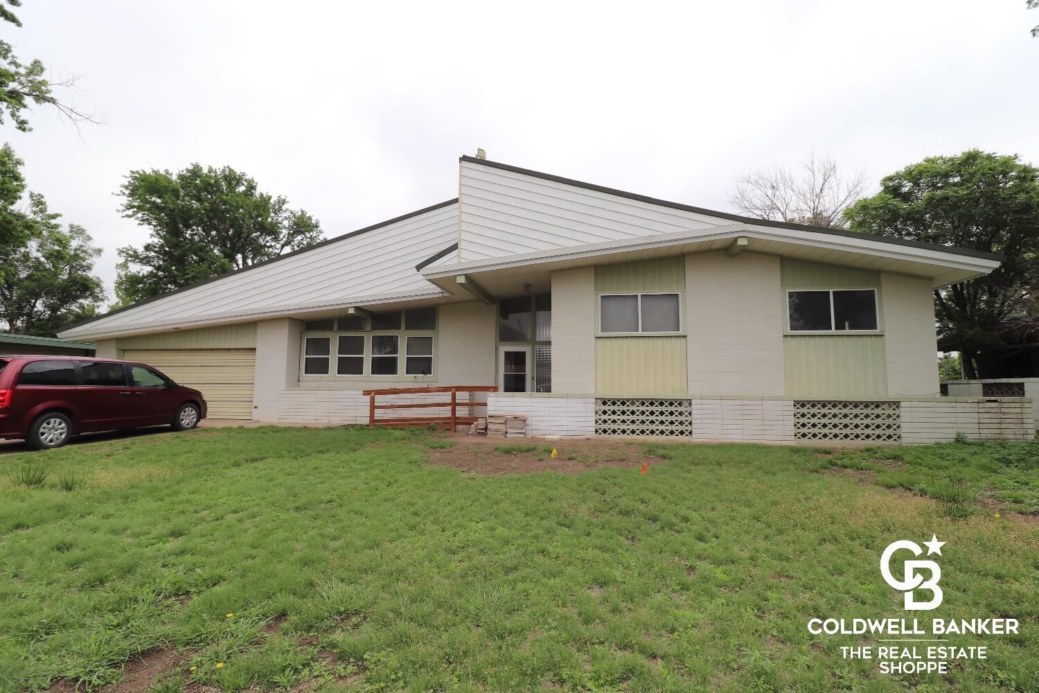 Property Photo: 1210 N Belmont Place KS 67846