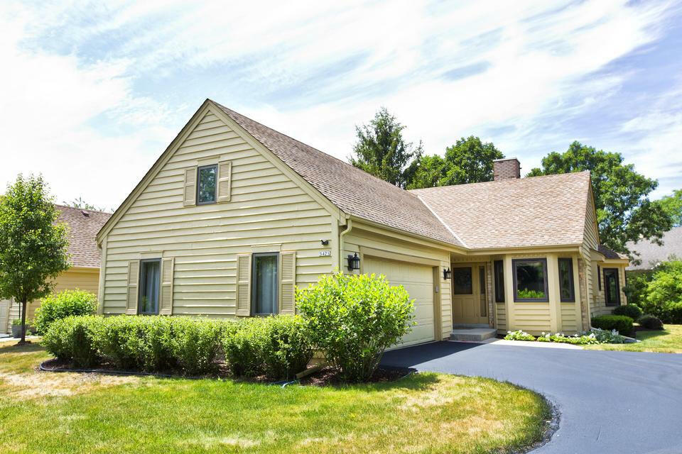 Property Photo: 5425 Wild Rose Cir WI 53129