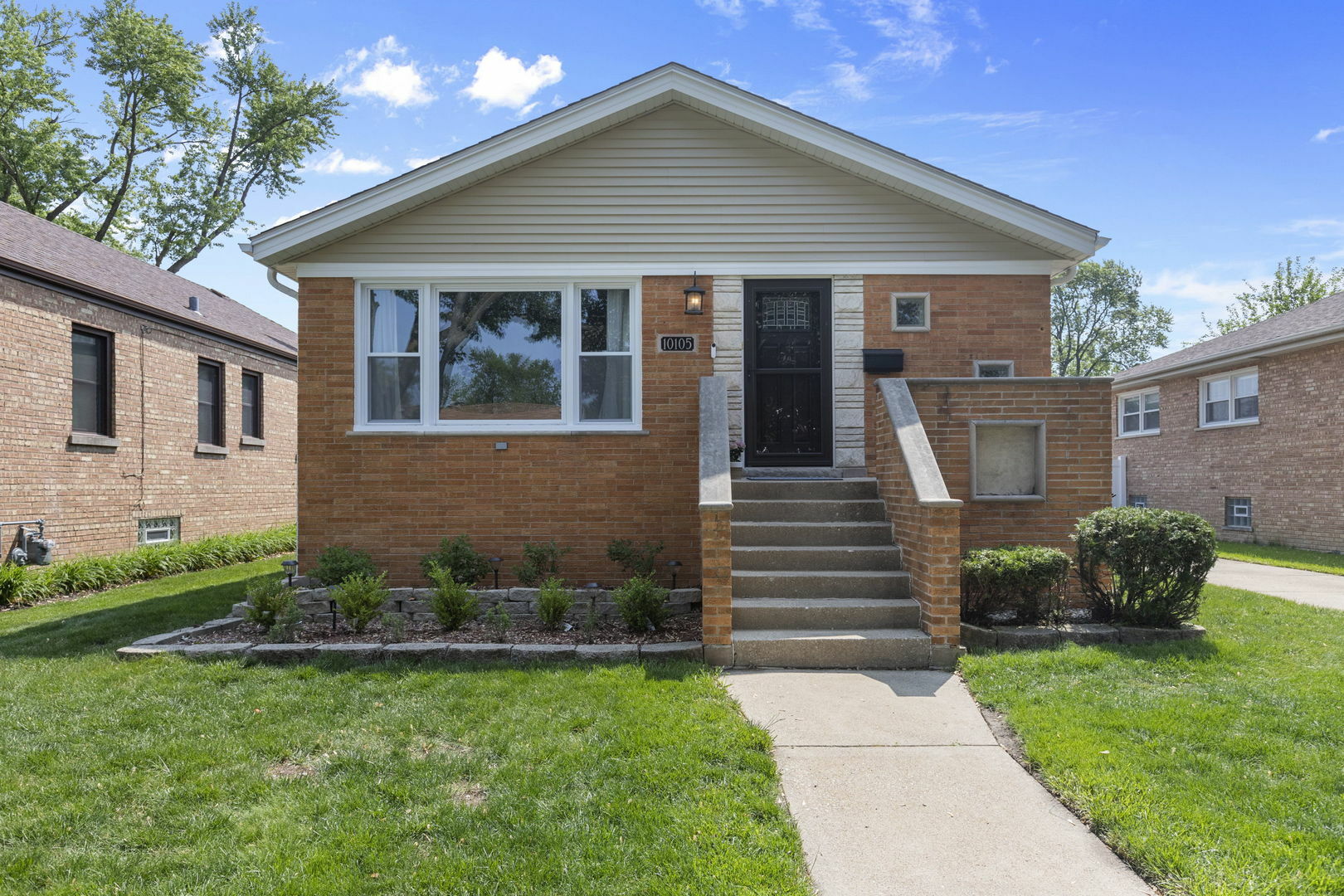 Property Photo:  10105 S Tripp Avenue  IL 60453 