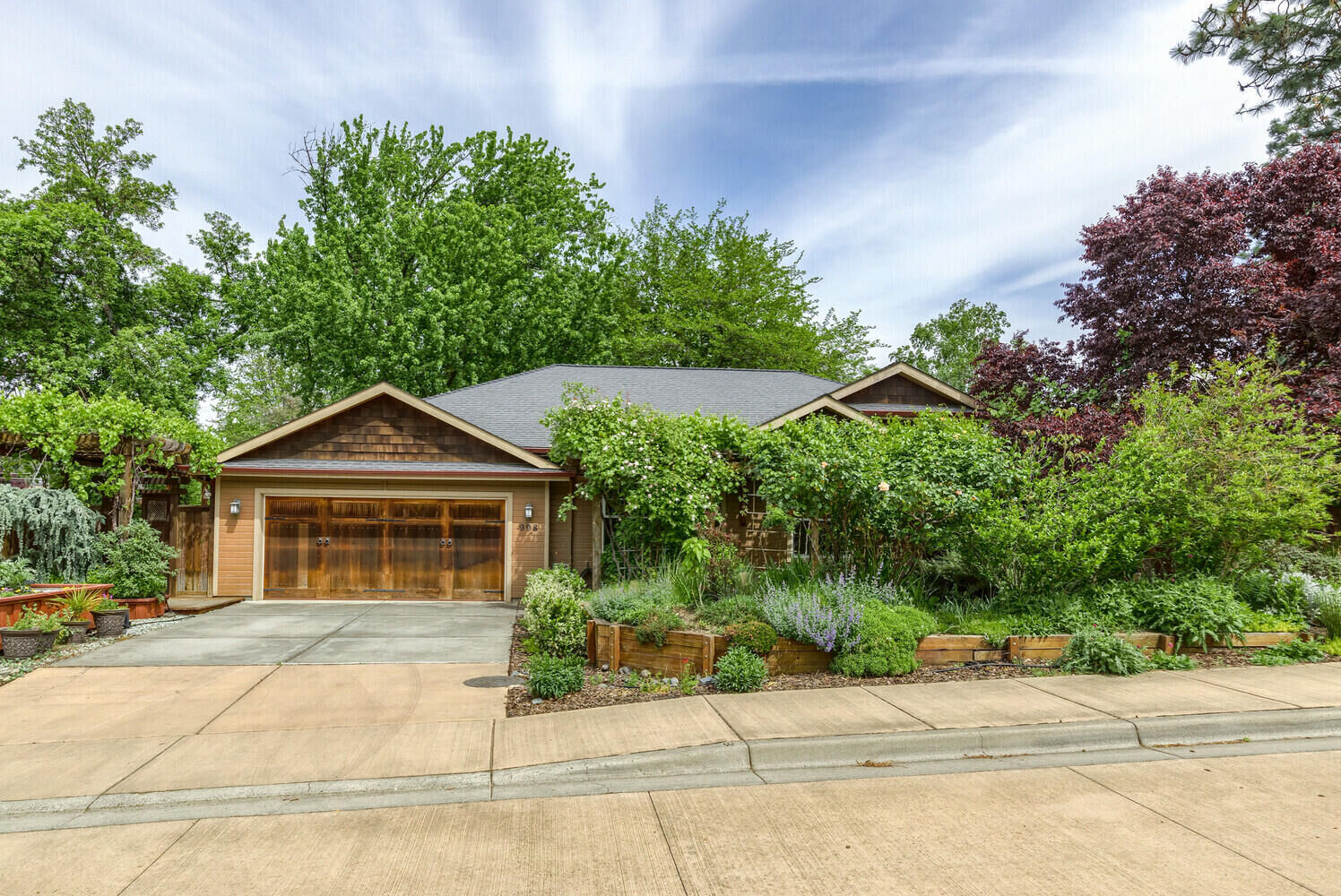 Property Photo: 998 Plaza Avenue OR 97520