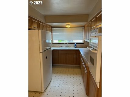 Property Photo: 5125 N Concord Ave OR 97217