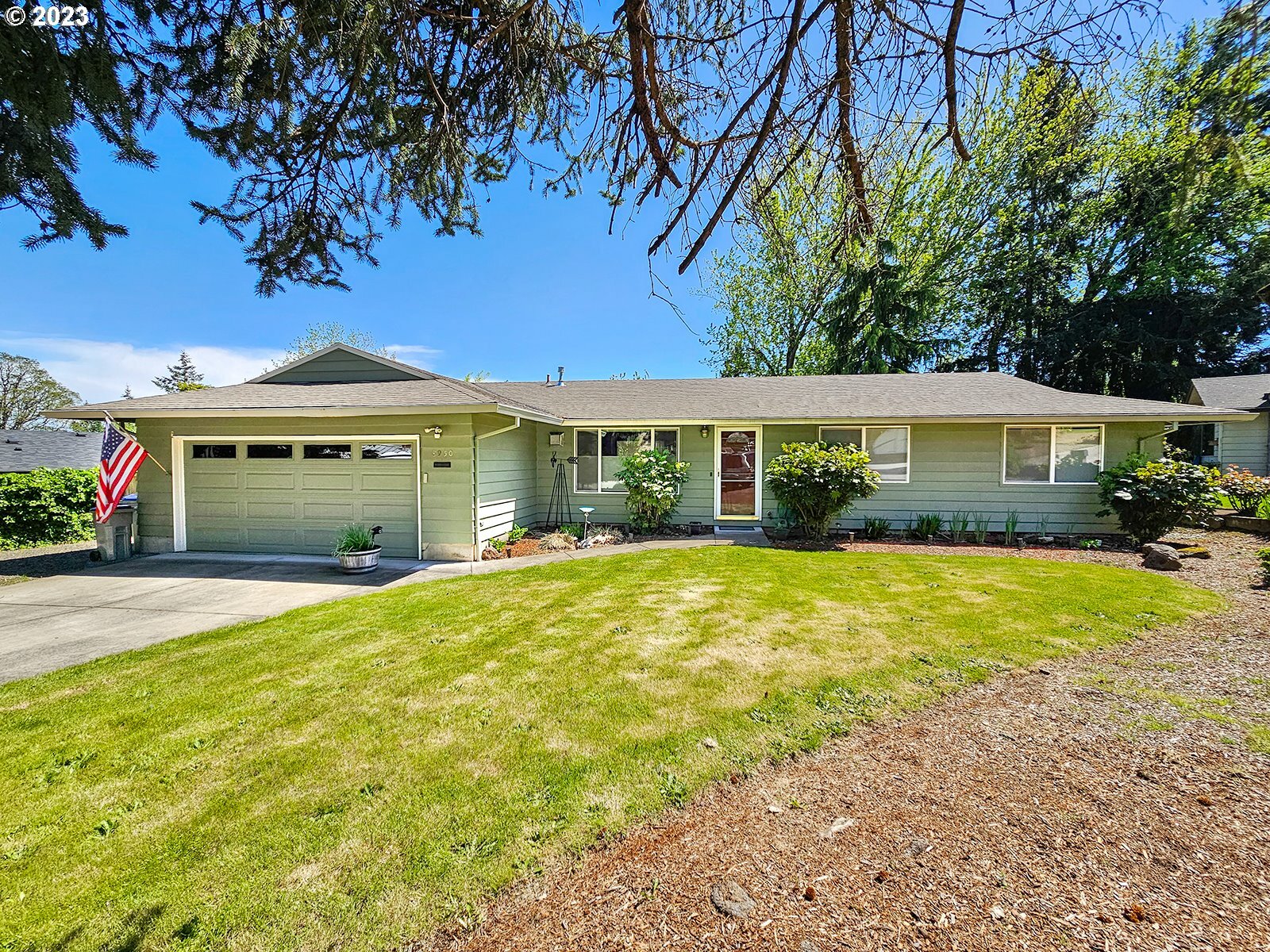 Property Photo: 8950 SW Pinebrook Ct OR 97224