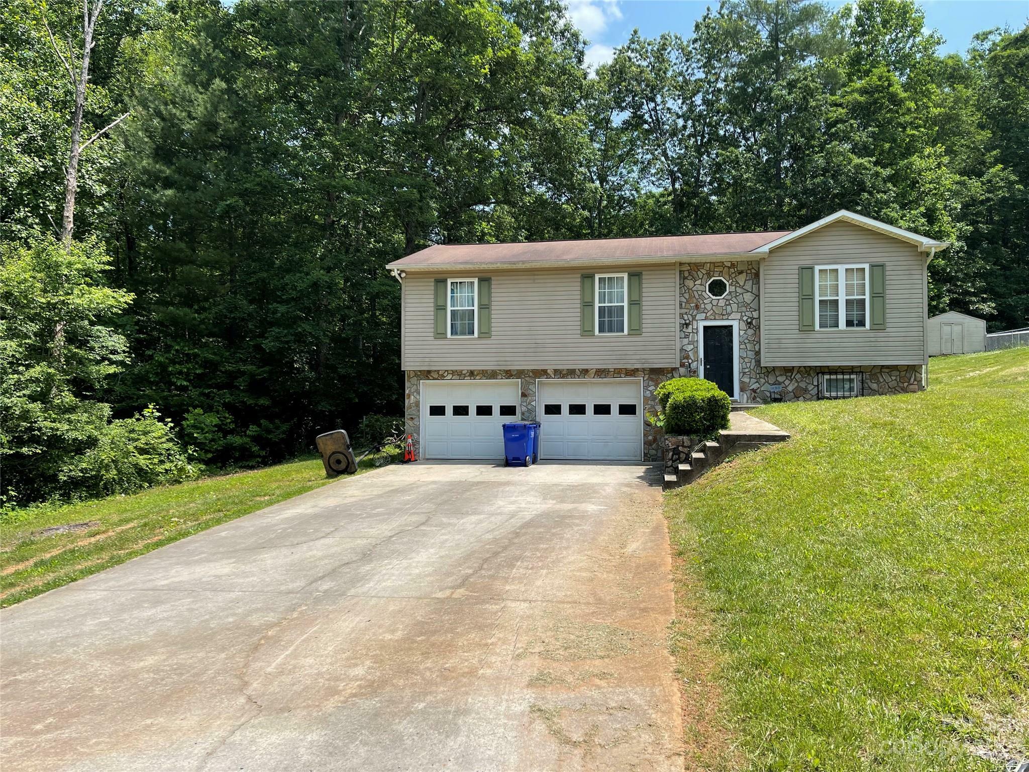 Property Photo: 2584 Knight Drive NC 28645