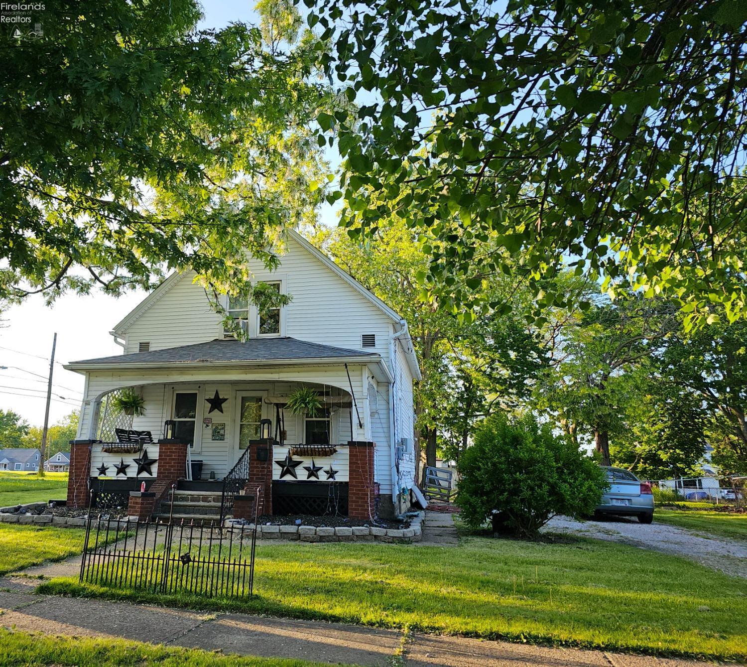 Property Photo: 807 E 34th St OH 44055