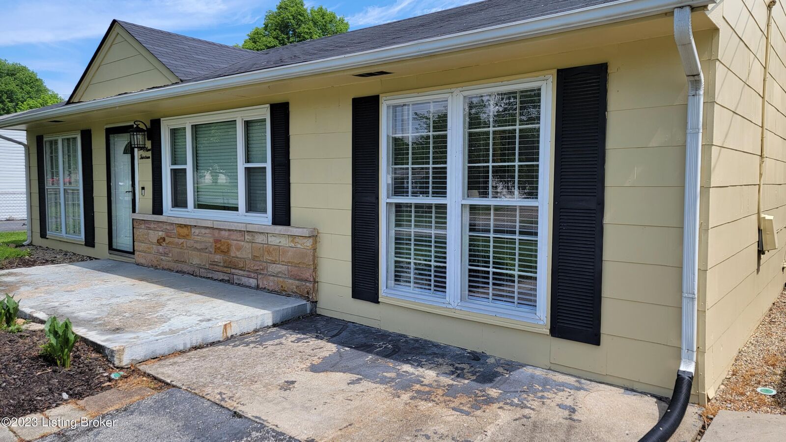 Property Photo:  6913 Watson  KY 40272 