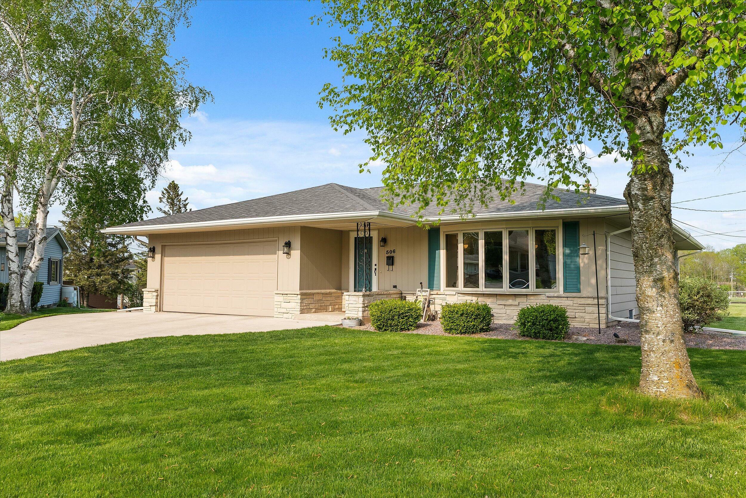 Property Photo: 506 Meadow Ln WI 53085