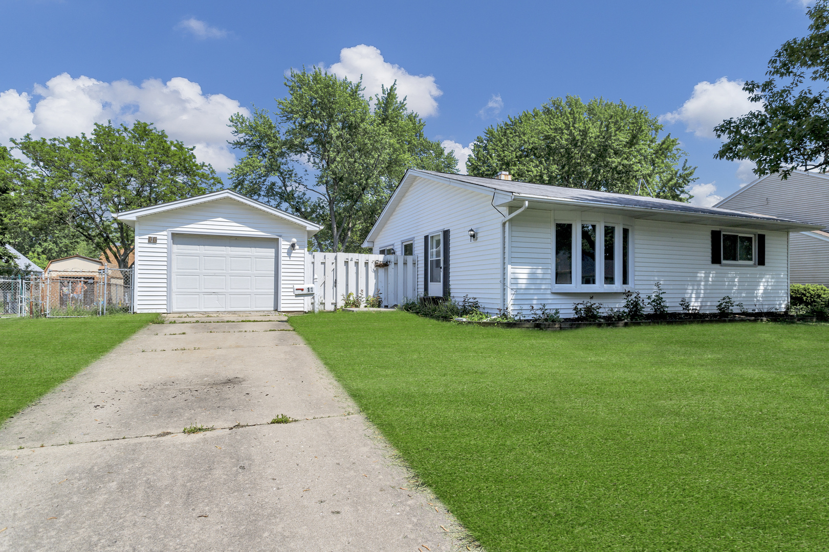 11 Ridgefield Road  Montgomery IL 60538 photo