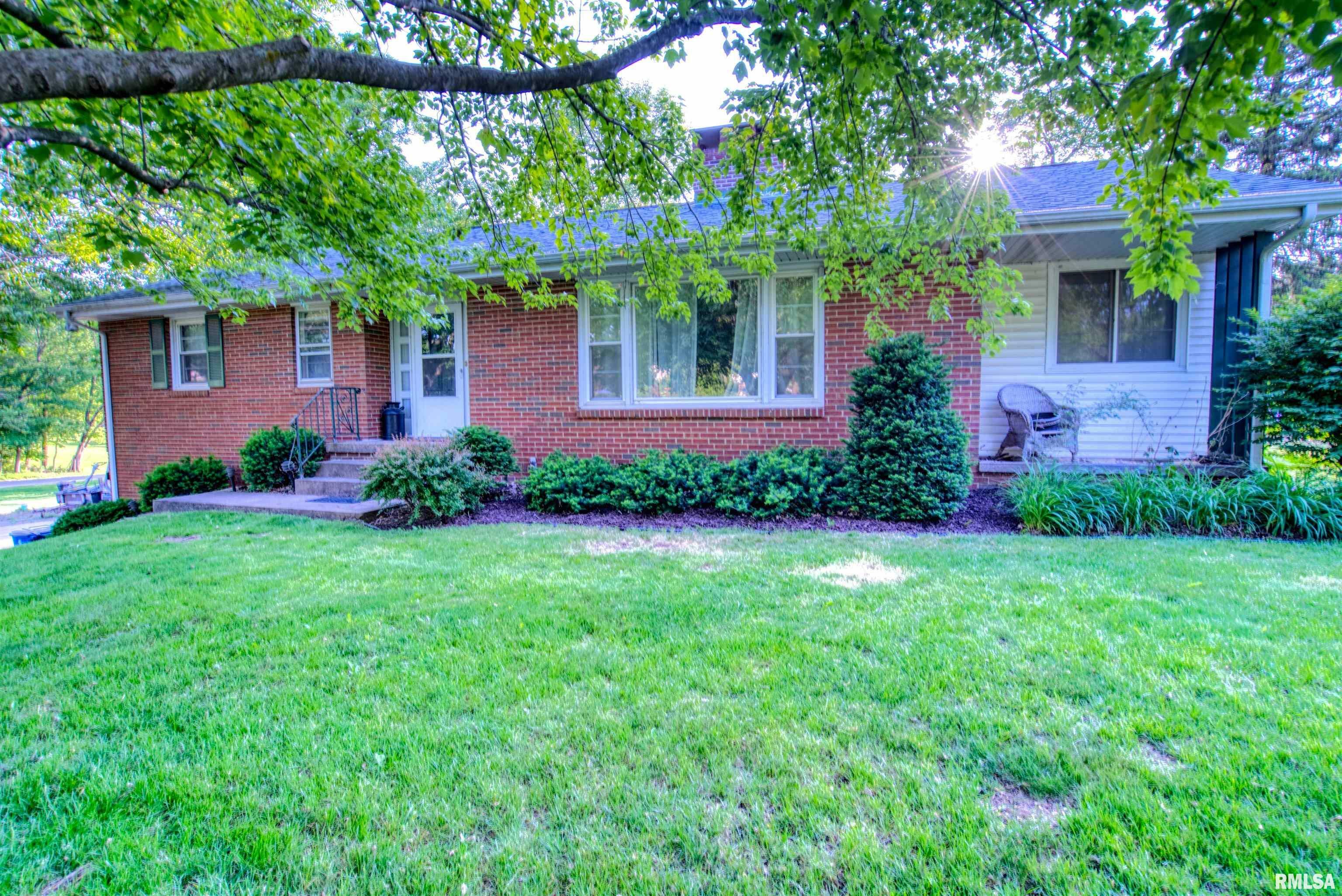 Property Photo:  313 S Henderson Street  IL 61483 