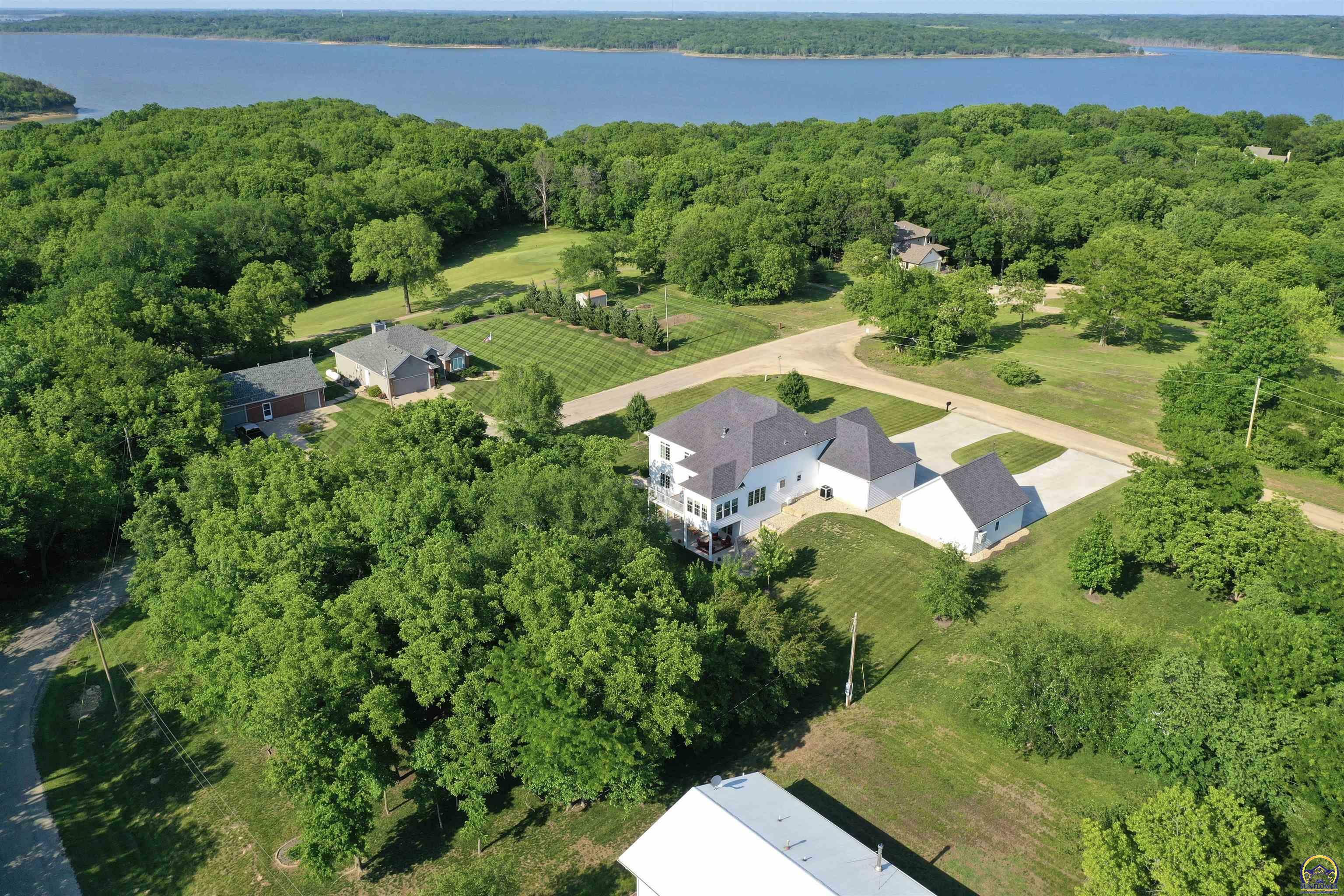 Property Photo: 6939 Shawnee Ct KS 66070
