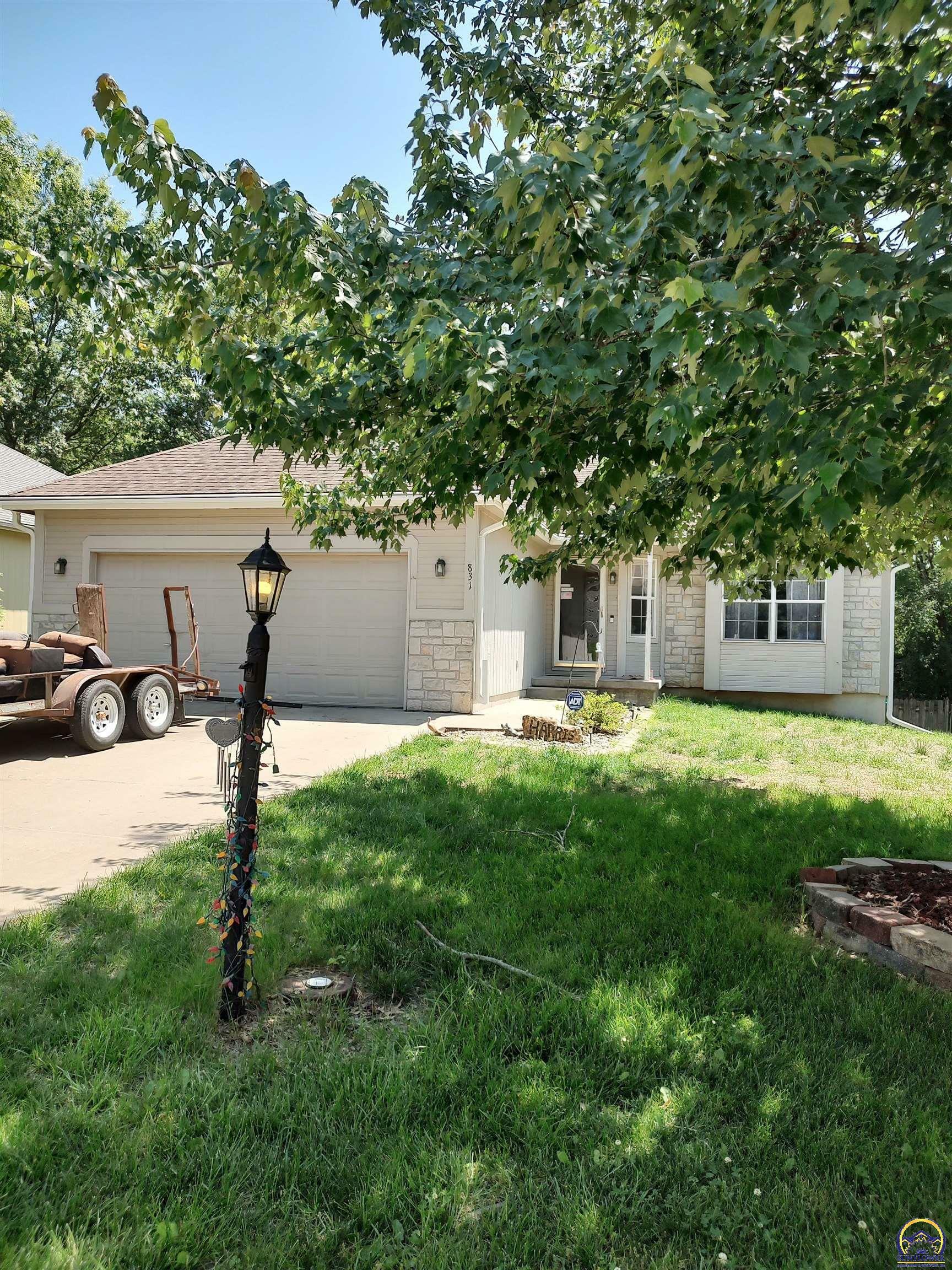 Property Photo:  831 Meadow Ln  KS 66048 