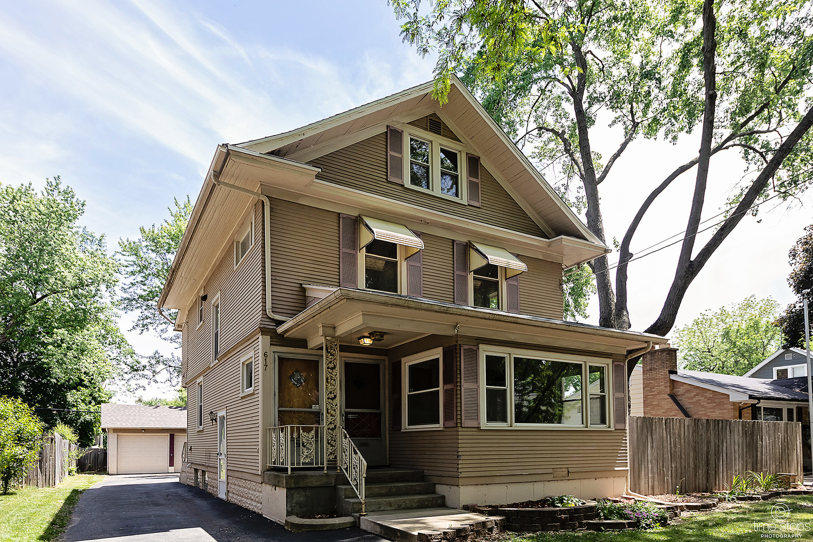 Property Photo: 615-617 Oak Avenue IL 60506