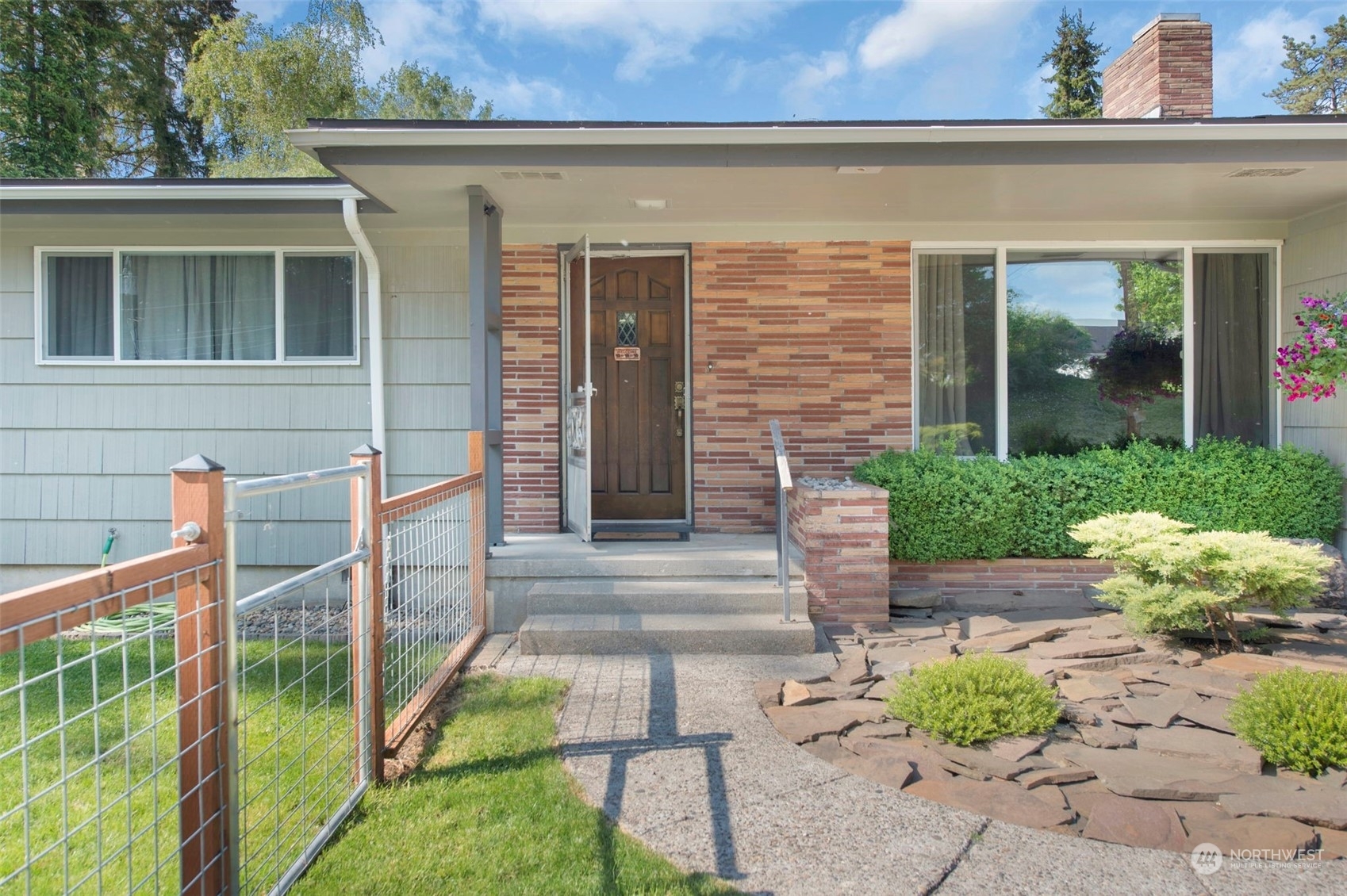 Property Photo:  178 Mallory Street NE  WA 98611 