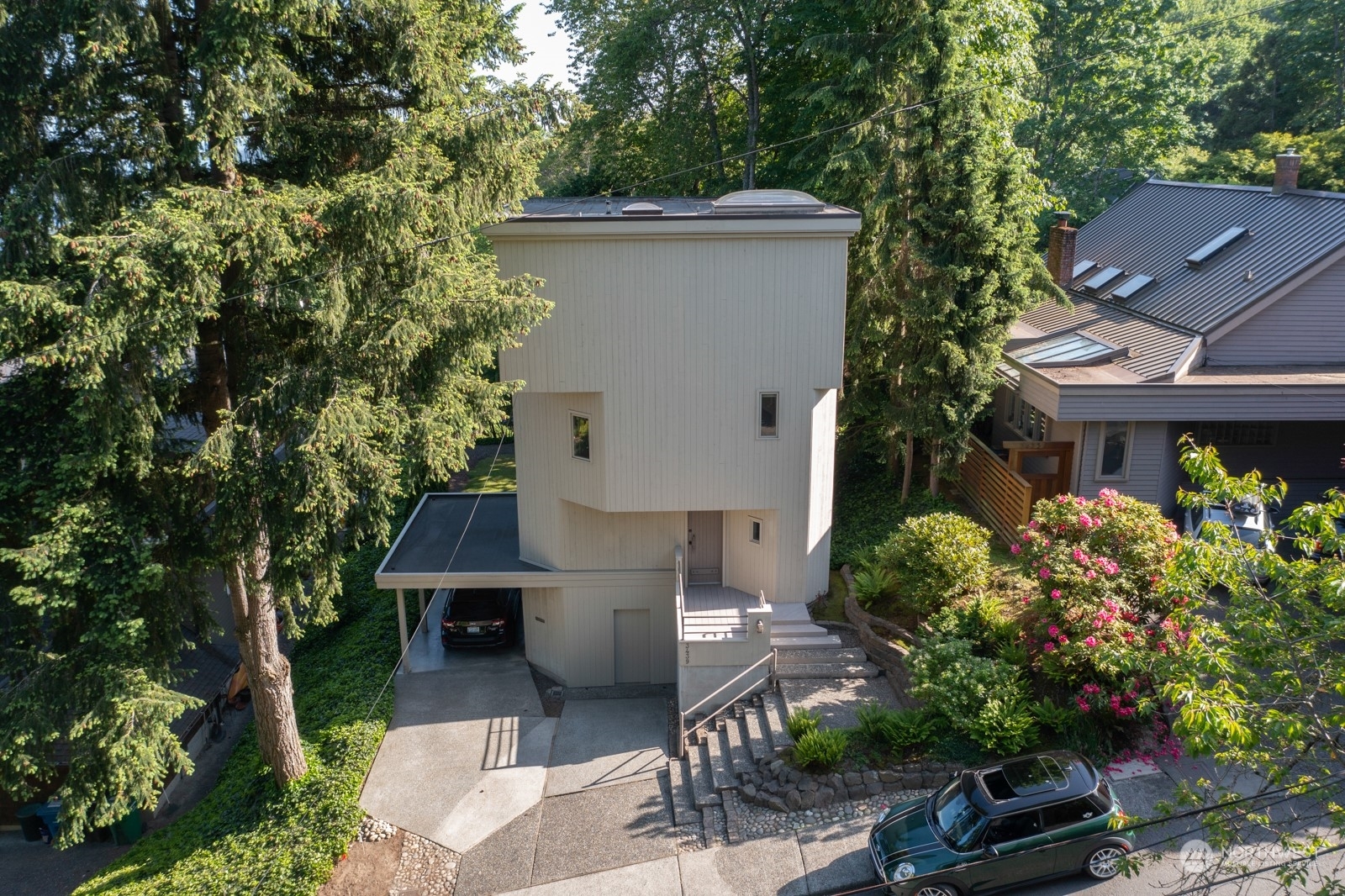 Property Photo:  3439 E Superior Street  WA 98122 