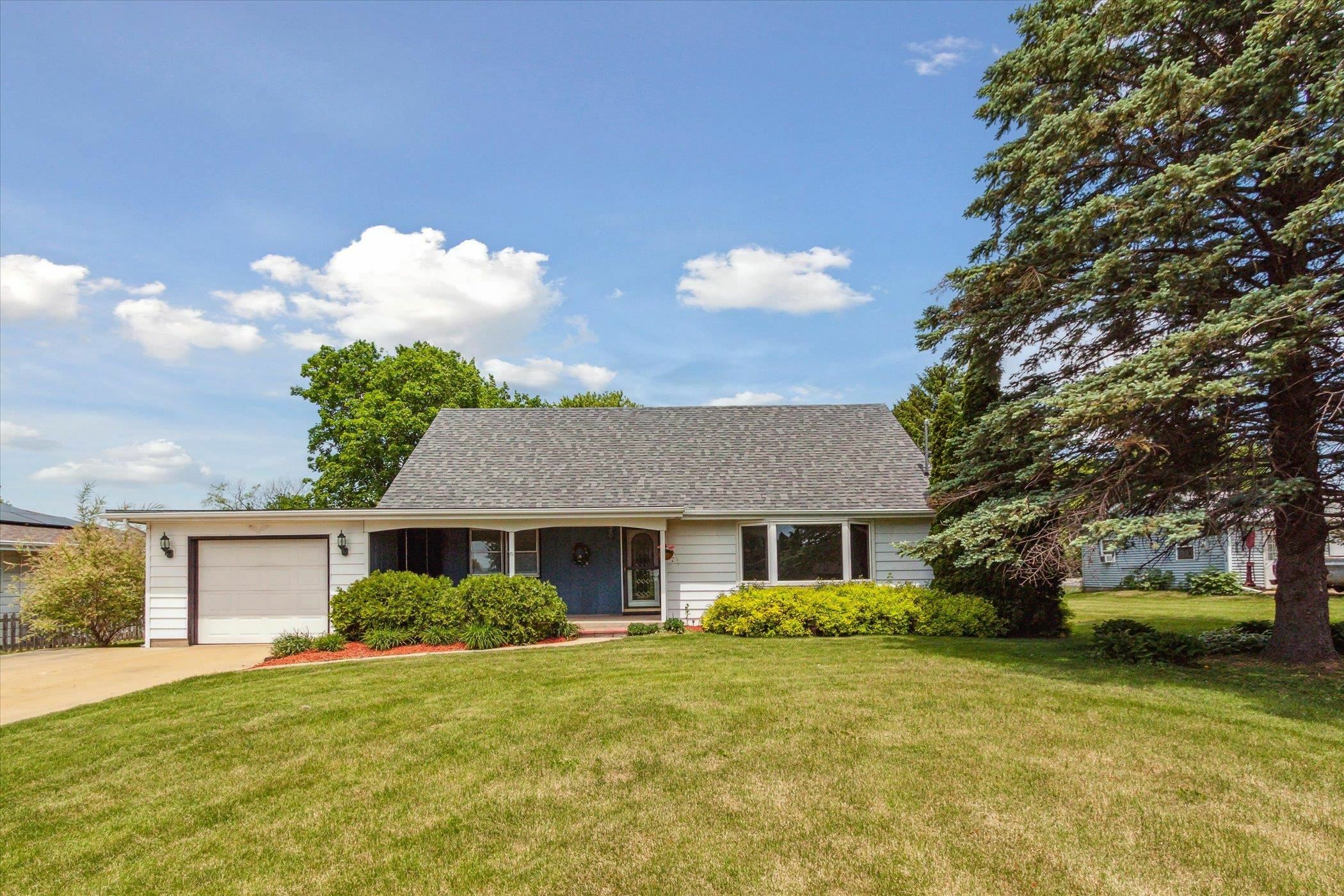 Property Photo:  1696 W Fairview Road  IL 61032 