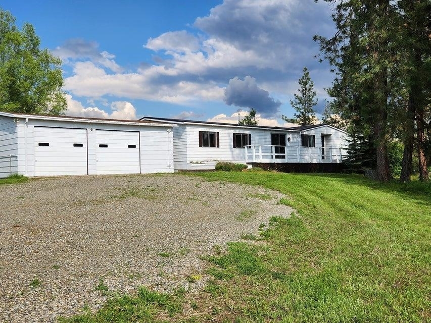 Property Photo:  829 Mahoney Rd  WA 99114 