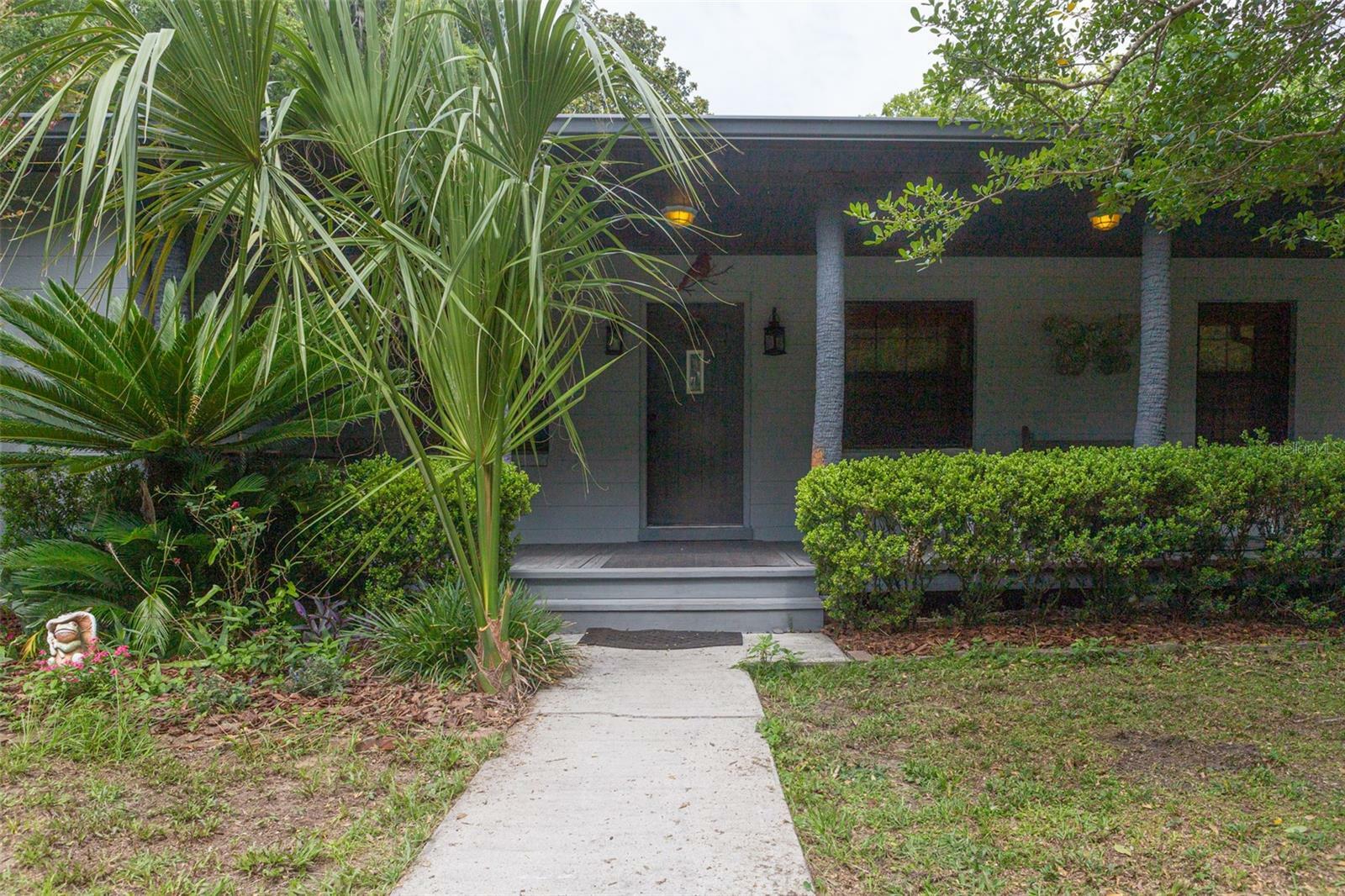 Property Photo:  225 SE 3rd Street  FL 32626 