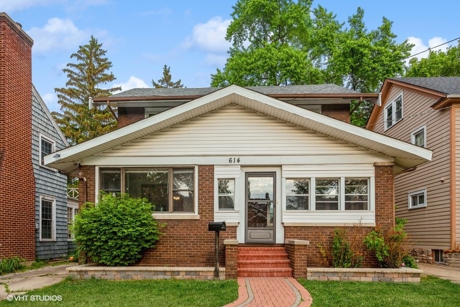 Property Photo: 614 Sexton Street IL 60505
