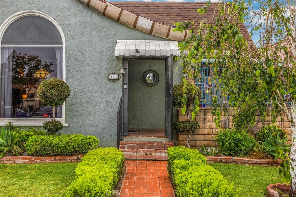 Property Photo:  413 S Woods Avenue  CA 90022 