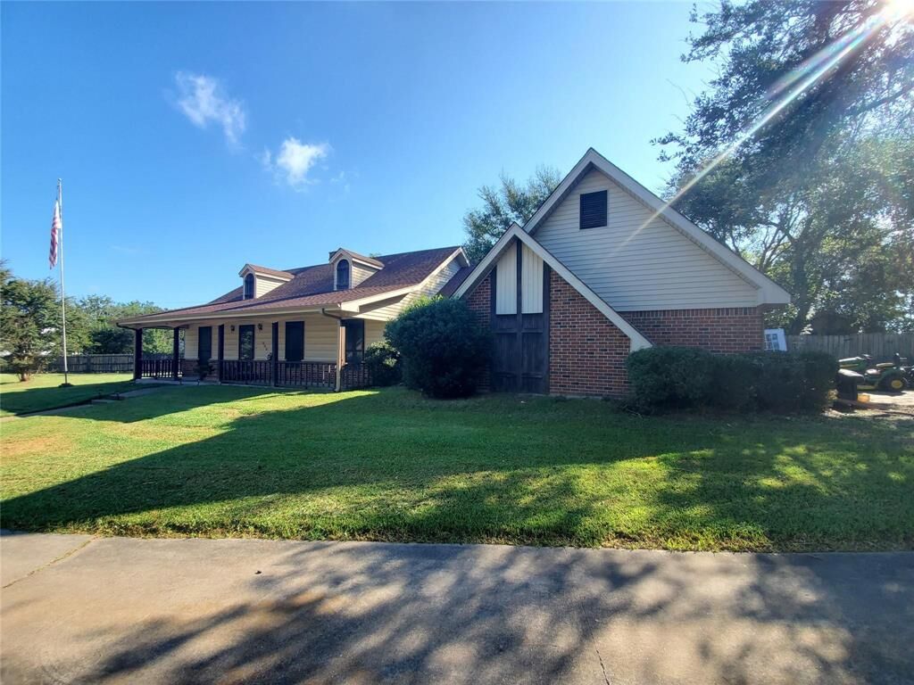 Property Photo: 908 Shady Lane TX 76667