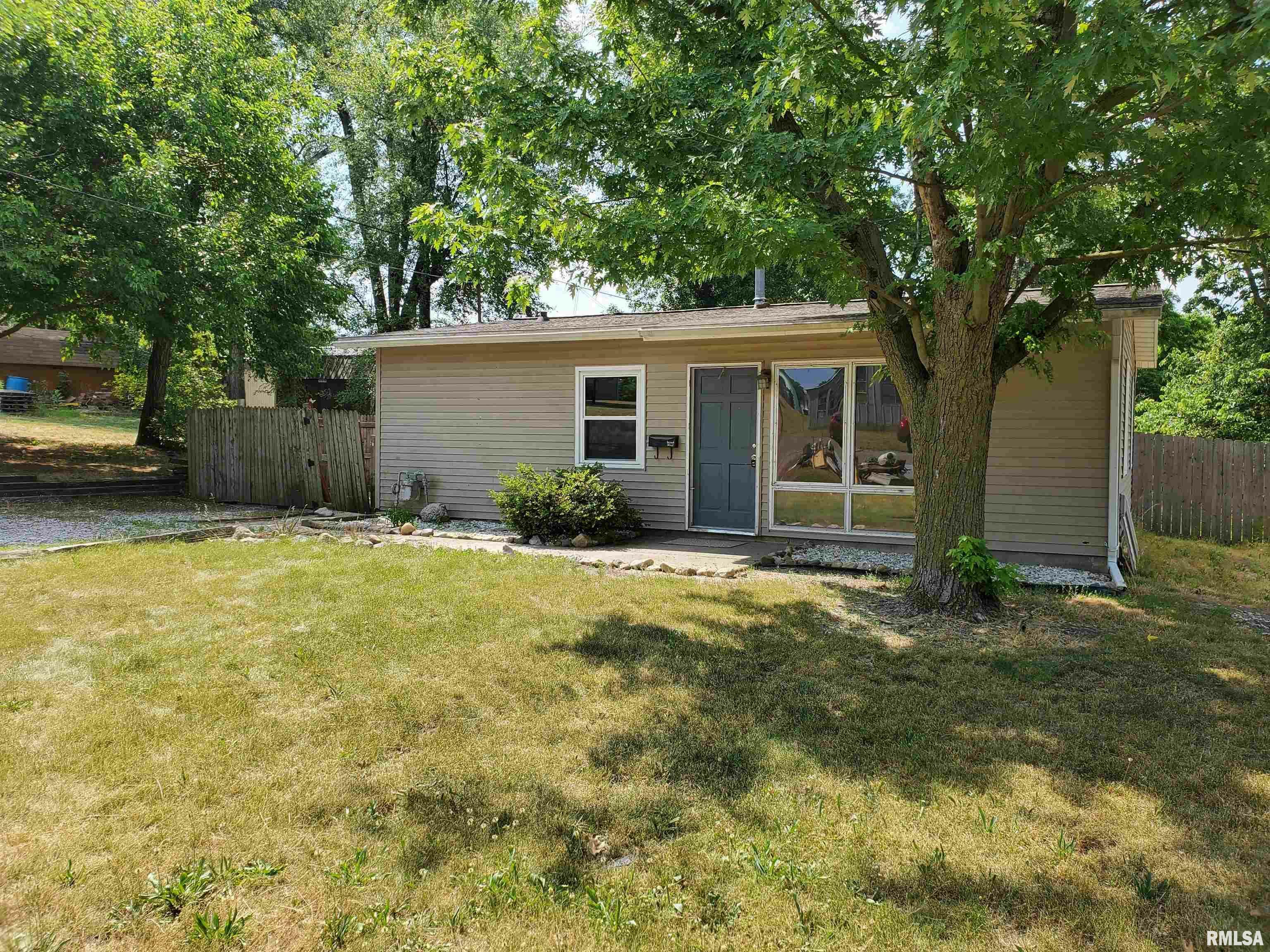 Property Photo:  113 W 2nd Street  IL 62644 