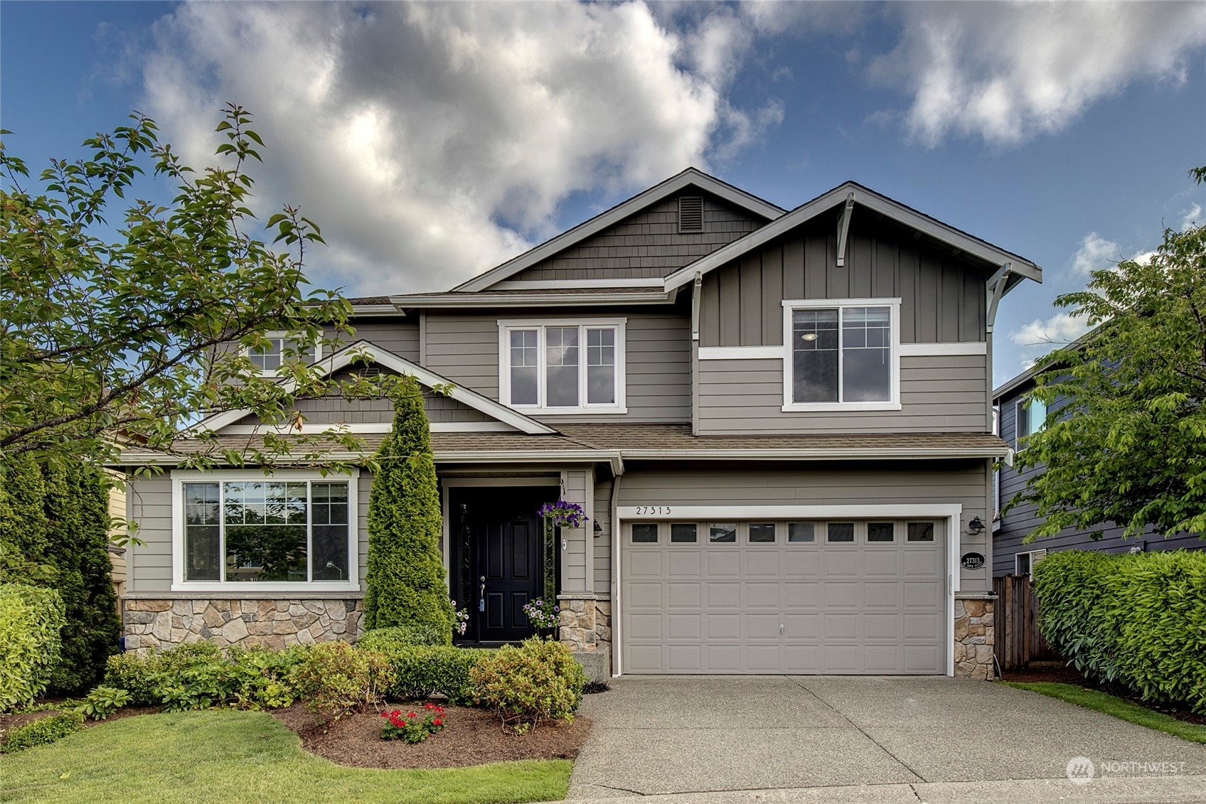 Property Photo:  27313 SE 10th Court  WA 98075 