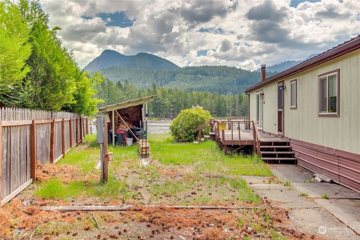 Property Photo:  140 Maple Place  WA 98361 