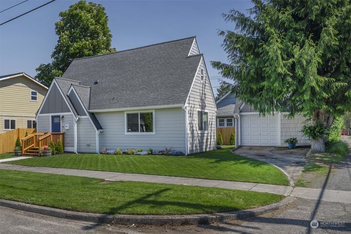 Property Photo:  512 S Iron Street  WA 98531 