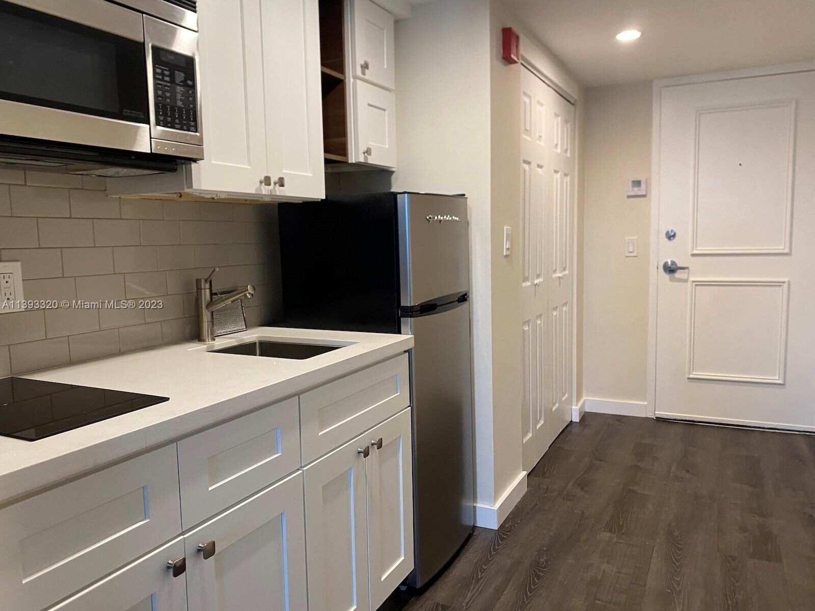 Property Photo: 5709 Sunset Dr 5709 FL 33143