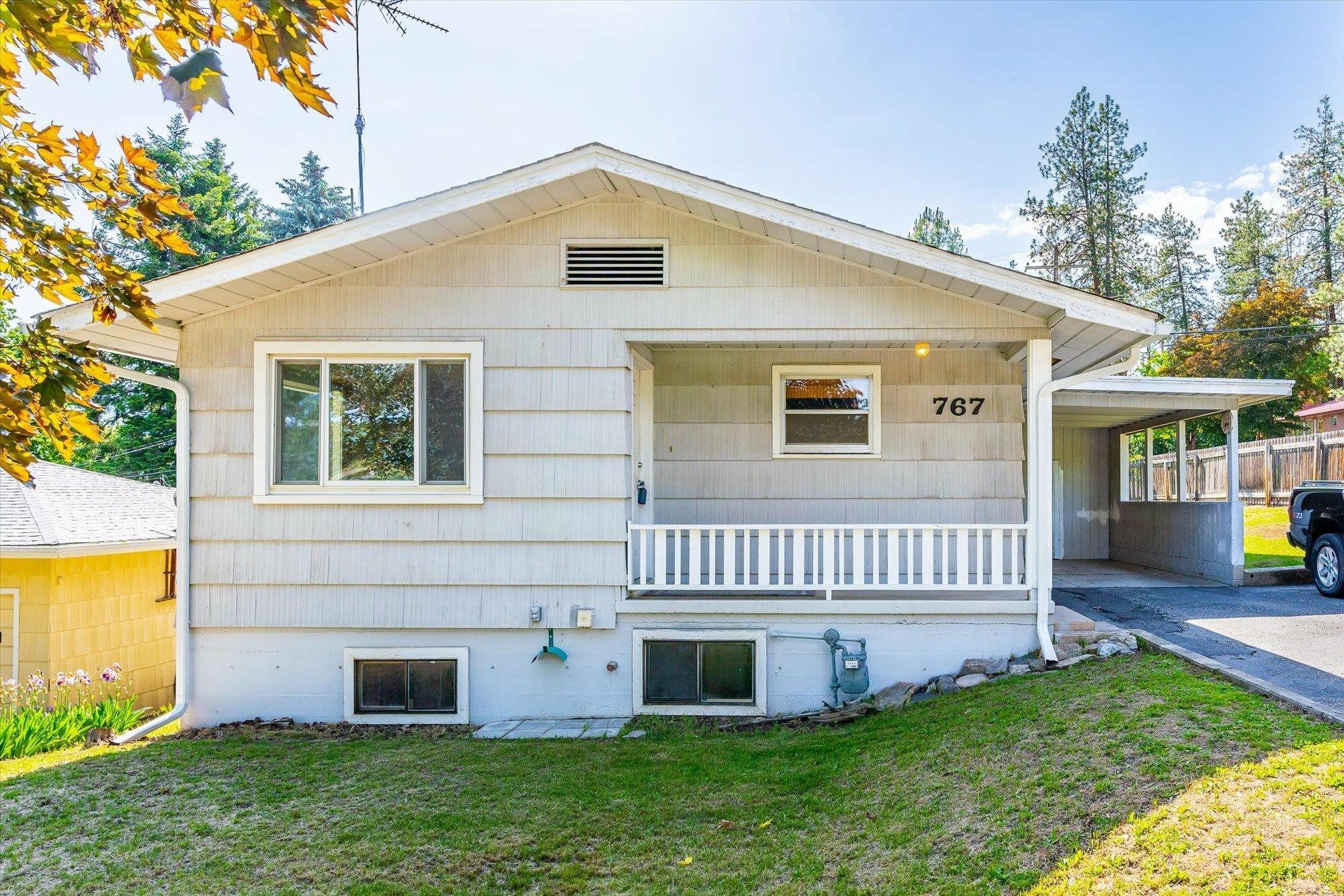 Property Photo:  767 N Hofstetter St  WA 99114 