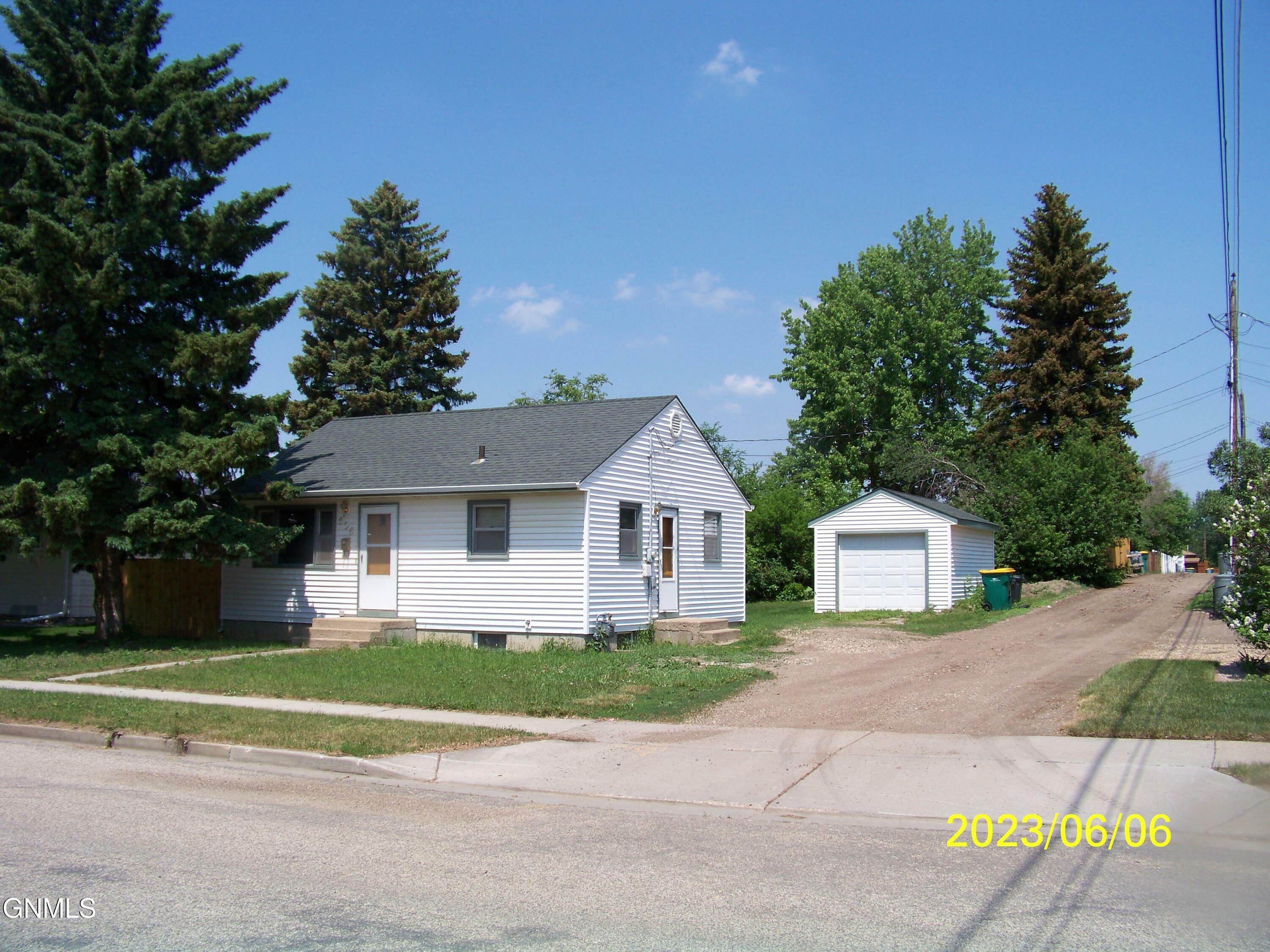 606 Central Avenue  Bismarck ND 58501 photo