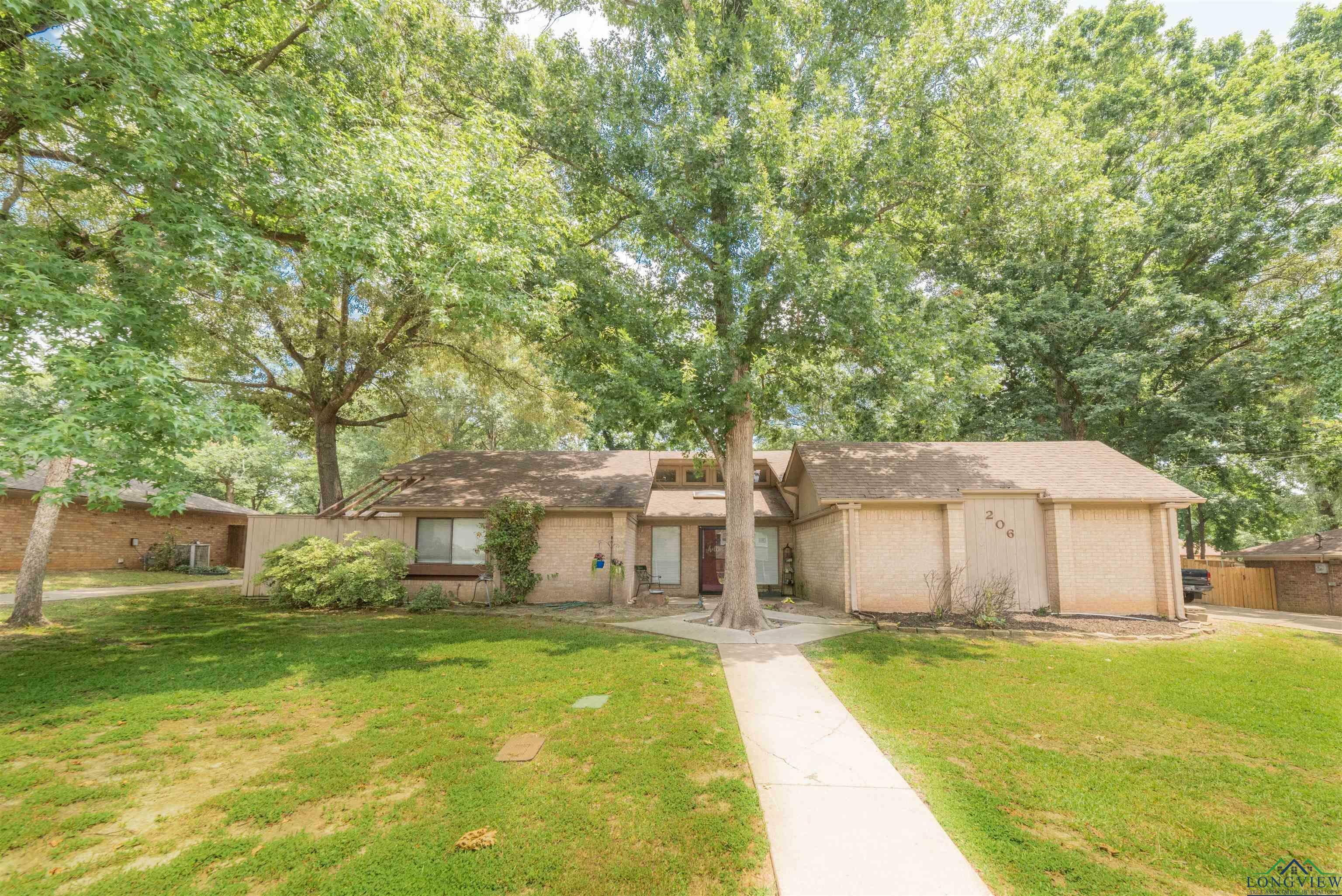 Property Photo:  206 Goodnight Trl  TX 75604 