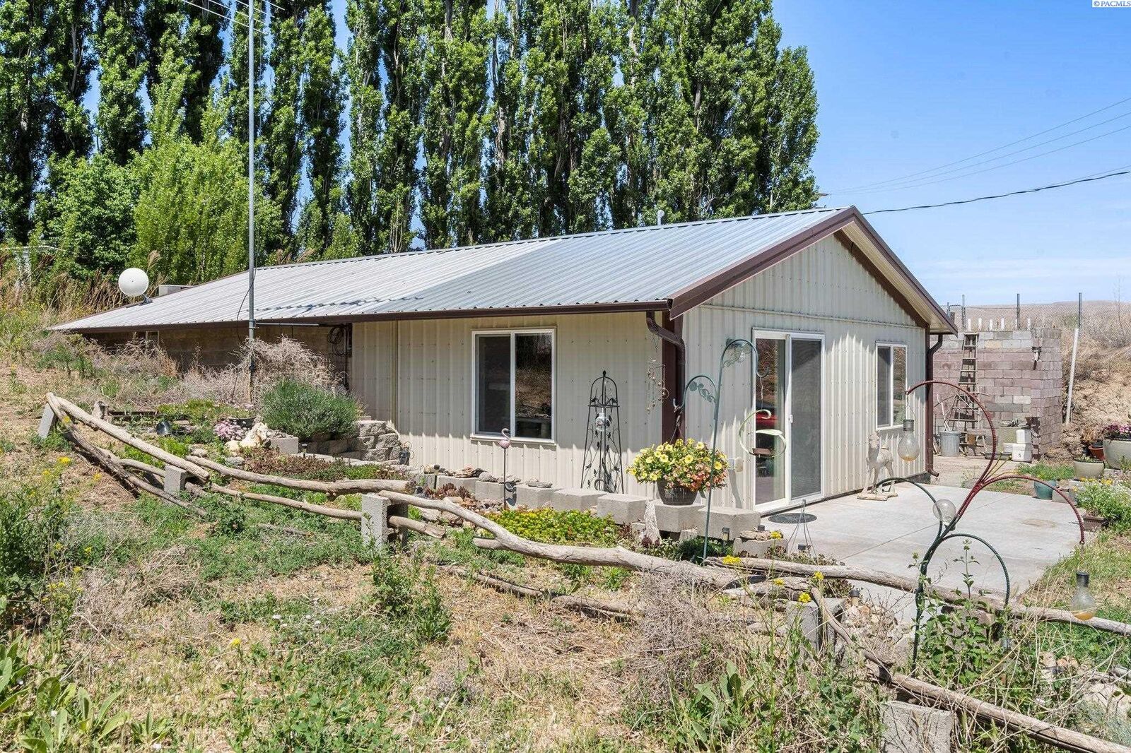 Property Photo: 29204 W Orcutt WA 99320