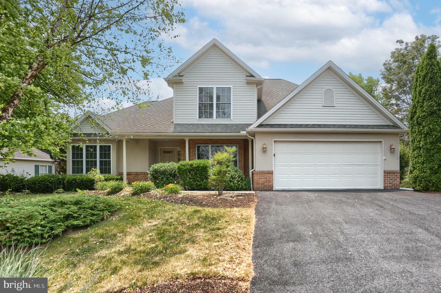 Property Photo: 885 Crooked Stick Drive PA 17050