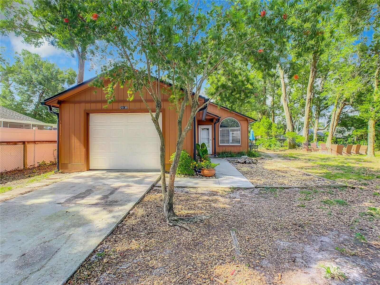 Property Photo:  25130 Ensley Road  FL 32776 