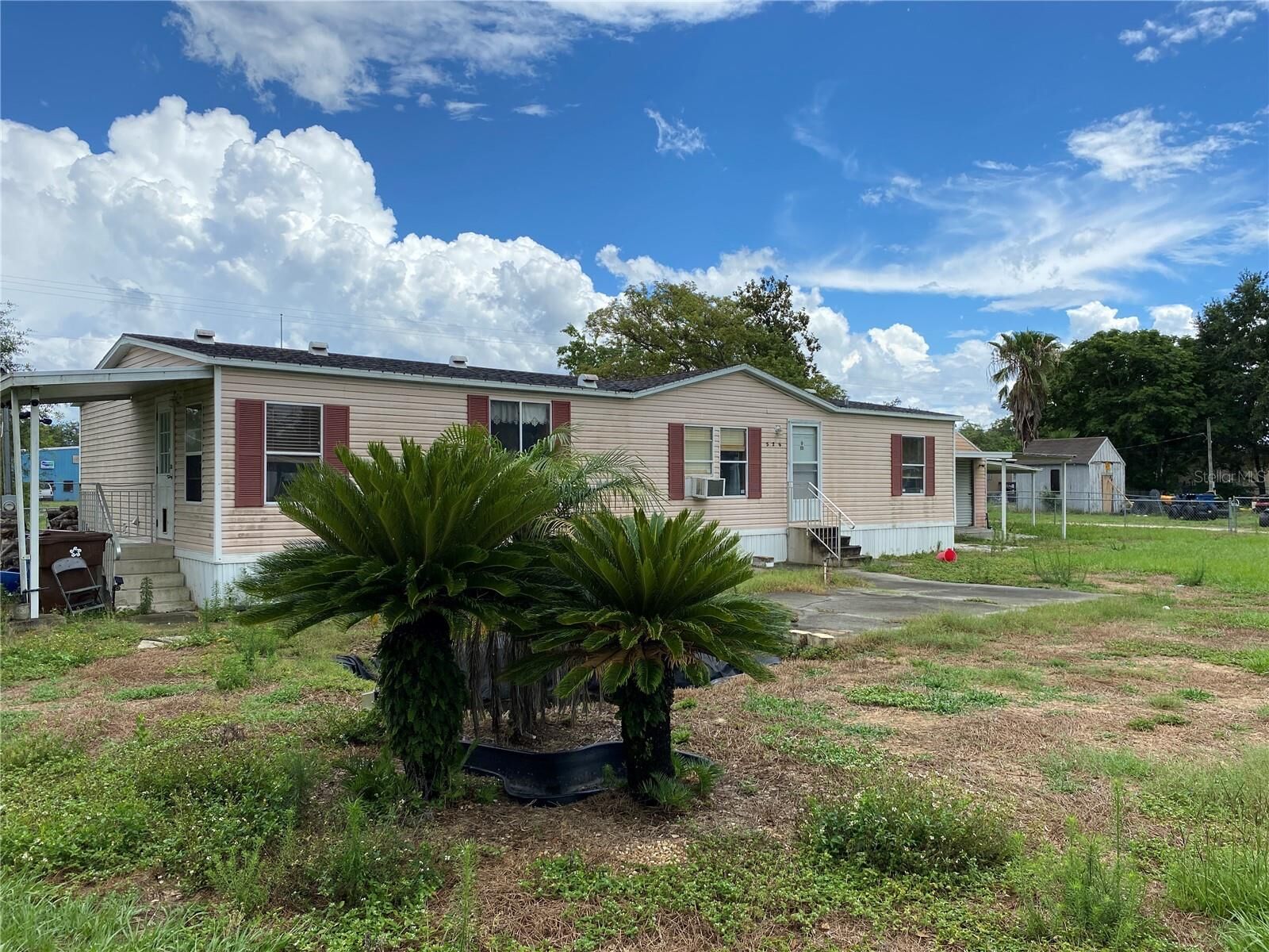 Property Photo: 526 Sunrise Boulevard FL 33868