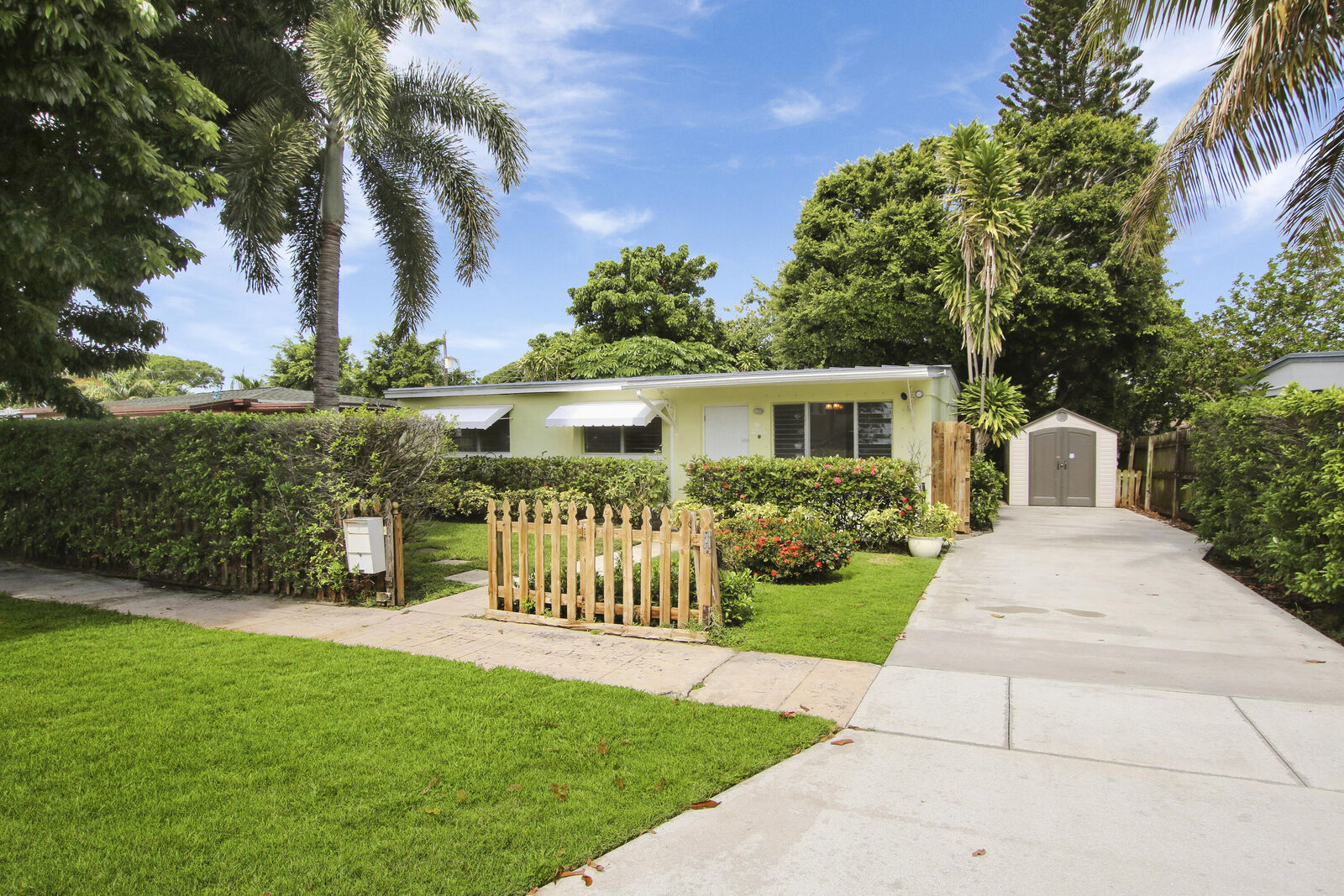 Property Photo: 5523 Columbus Road FL 33405