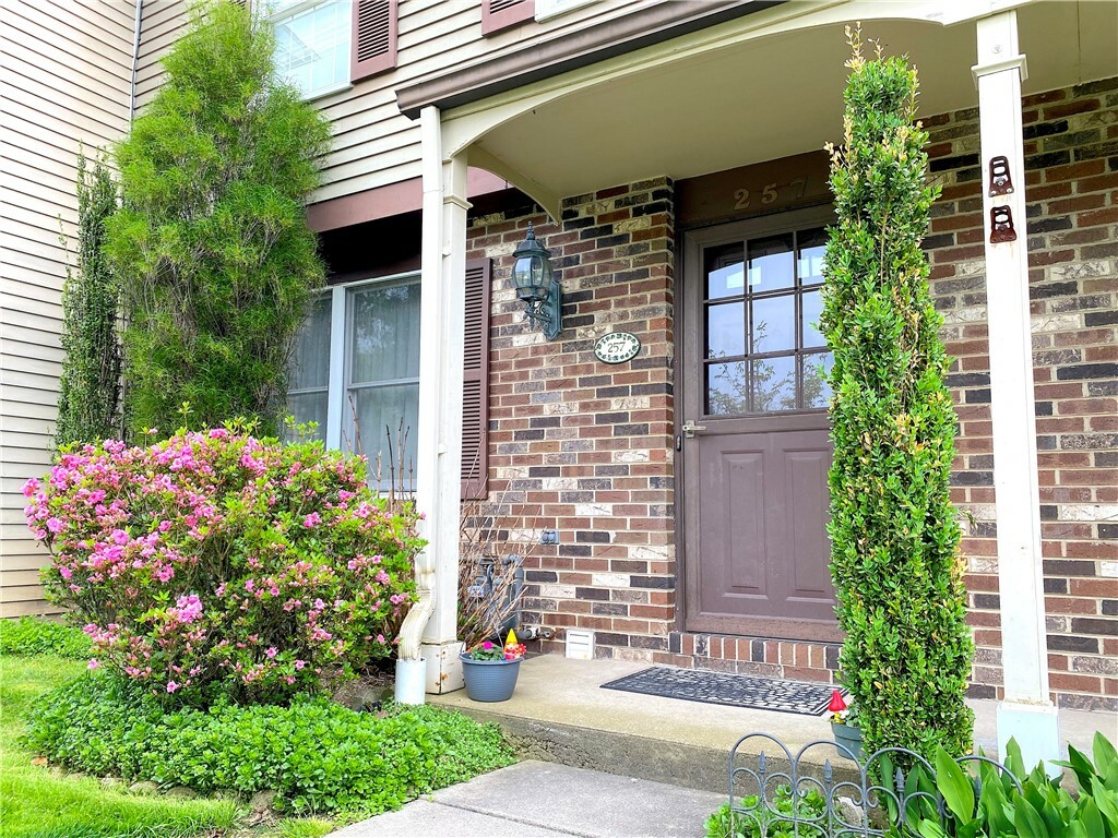 Property Photo: 257 Shady Ridge Dr PA 15146